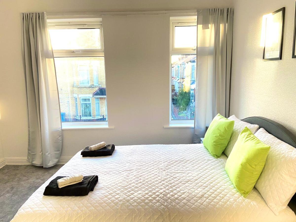 Kisobi Home Bedroom 1 Кингстън ъпон Хъл Екстериор снимка